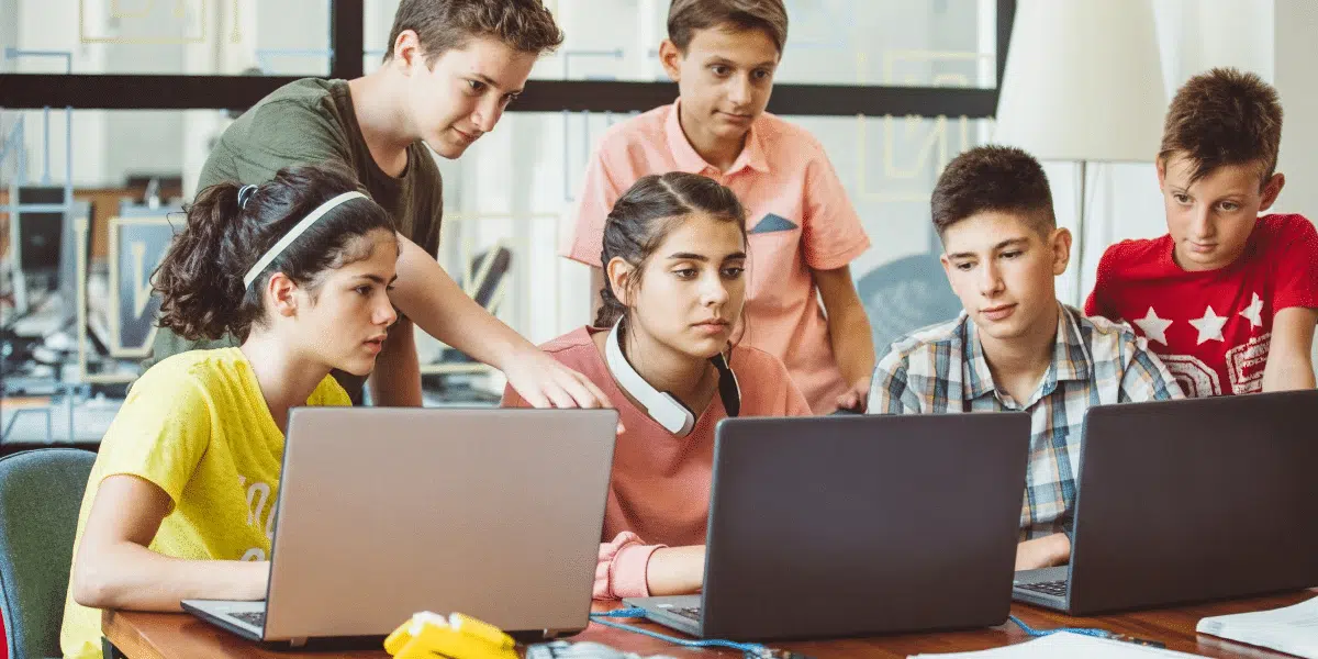 Ontdek waarom veel leerkrachten AI in de klas vermijden: de waarheid onthuld!