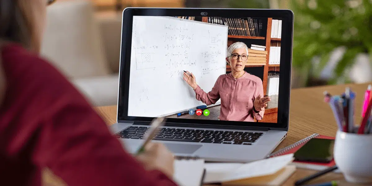 Online school: ontdek de geheimen en kosten die niemand je ooit heeft verteld!