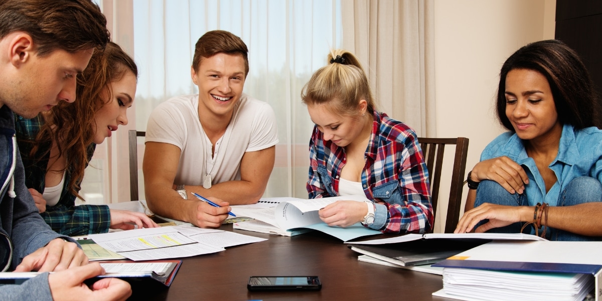 Schooldecreet: de hervorming van de technische instituten begint in september 2026, met de definitie van het PECUP voor studenten.